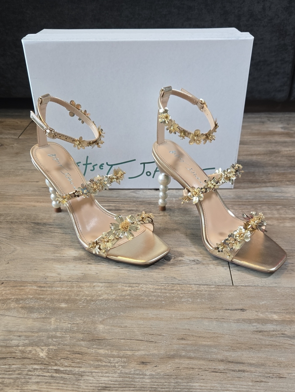 Betsey Johnson LORRA in Gold NWT